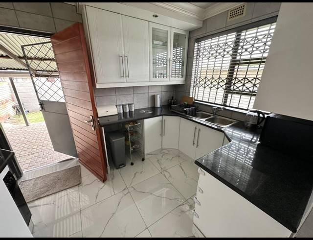 3 BEDROOM HOUSE FOR SALE IN SOUTH HILLS